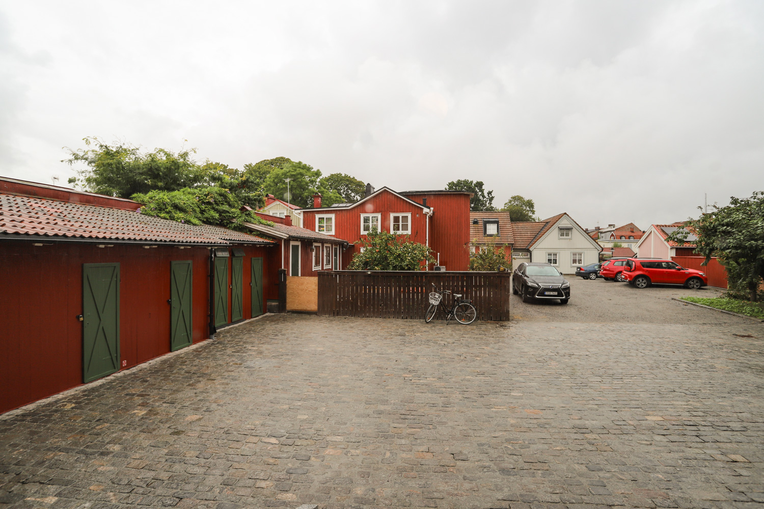 hermansson-baksidamotnasviken¨