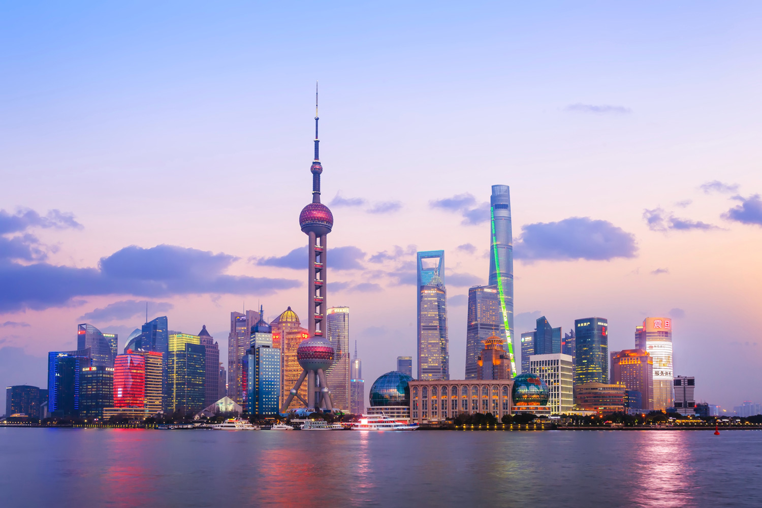 w-shanghai-the-bund-edward-he-uKyzXEc2k_s-unsplash